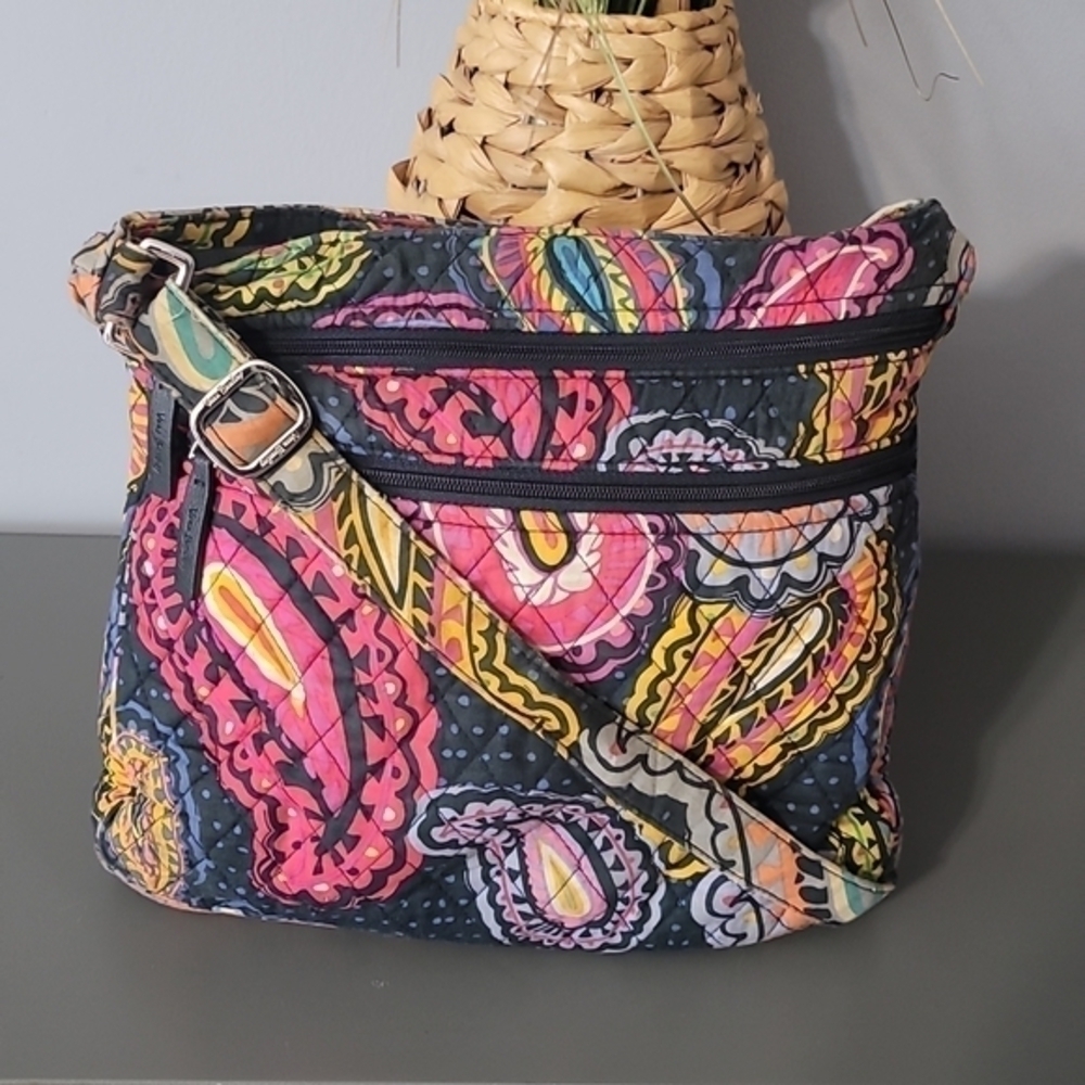 𝅺VERA Bradley‎ Twighlight Paisley Multi Pocket Crossbody